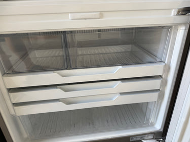 Factory second Fisher & Paykel RF522BRPB6 494-liter bottom mount refrigerator-freezer - Second Hand Appliances Geebung